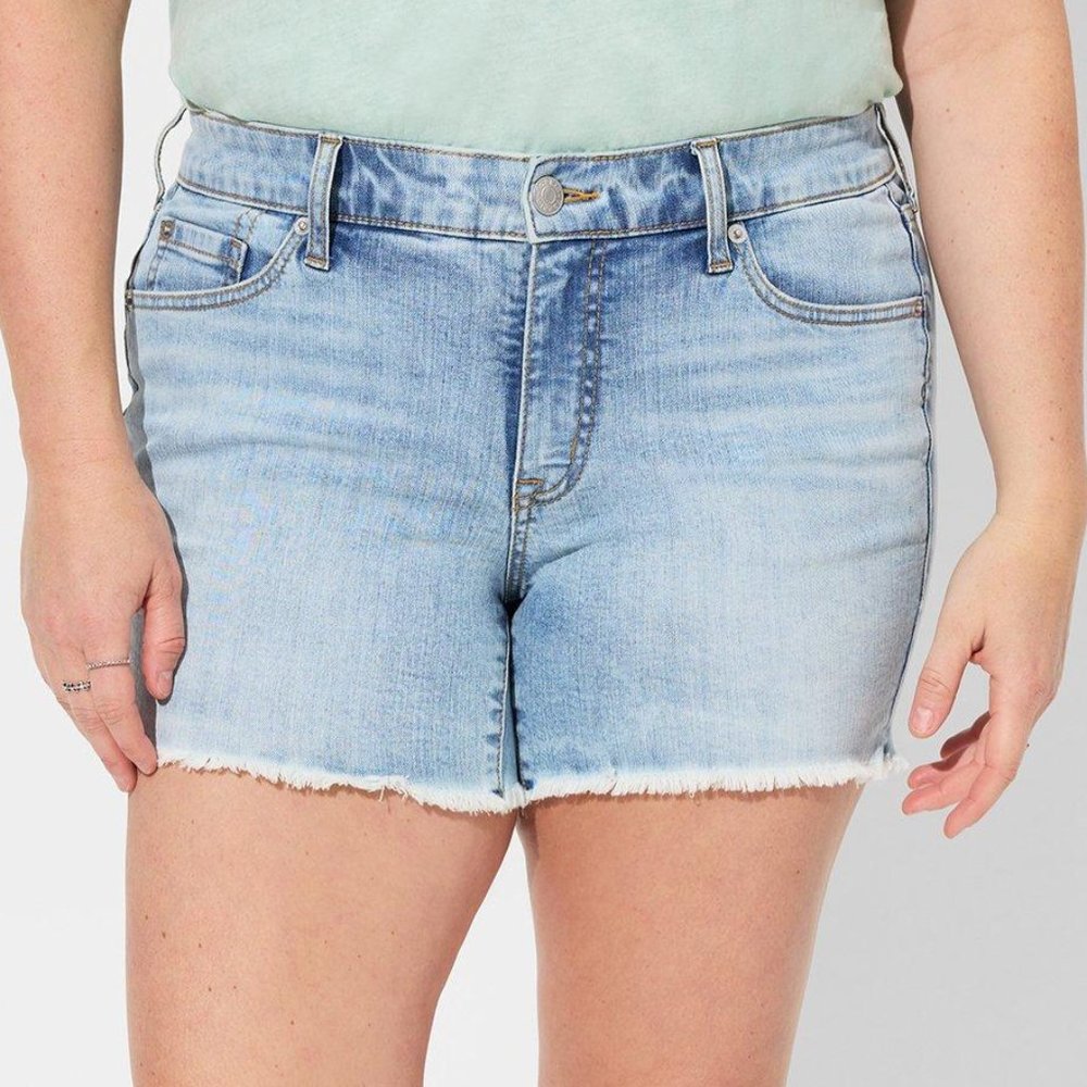 ❤️NWT TORRID JEAN SHORTS - VINTAGE STRETCH DENIM - MID RISE - PLUS SIZE